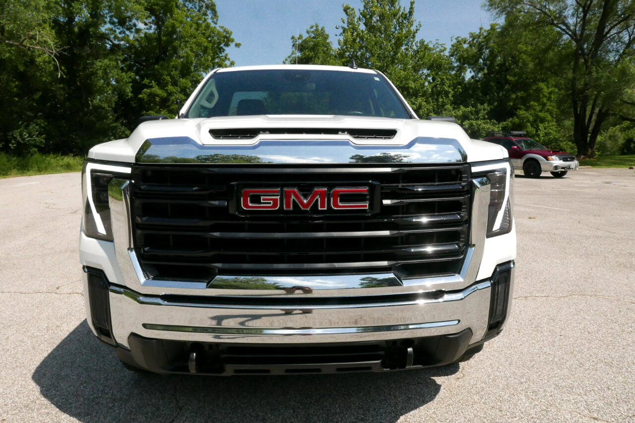 Used 2024 GMC Sierra 2500 Pro w/ Convenience Package image 3