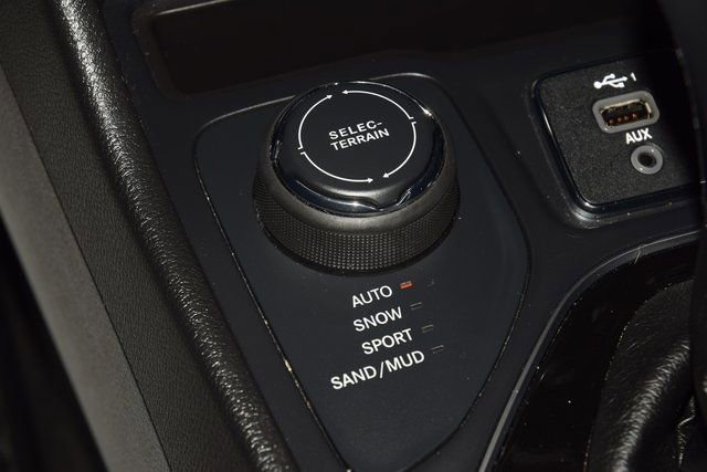 Used 2019 Jeep Cherokee Latitude Plus image 30