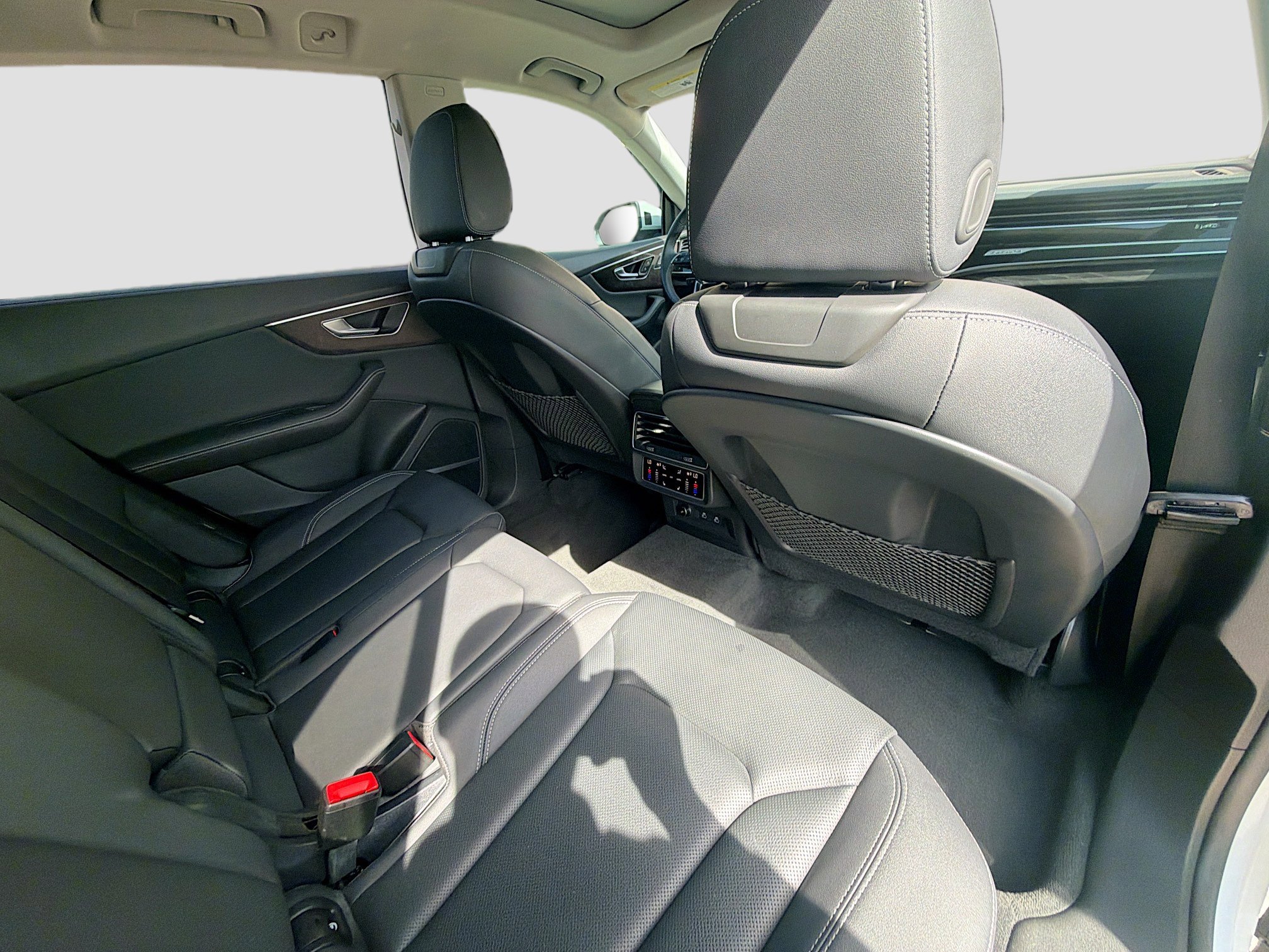 Used 2023 Audi Q8 Prestige image 28