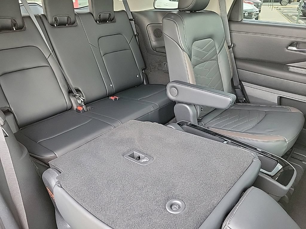 Used 2023 Nissan Pathfinder Platinum AWD/4WD image 16