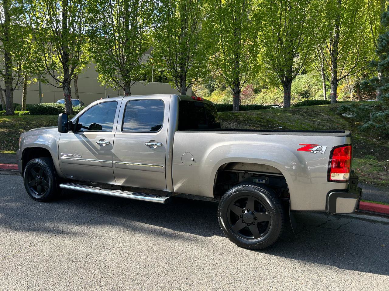 Used 2013 GMC Sierra 2500 Denali w/ Suspension Package, Off-Road AWD/4WD image 7