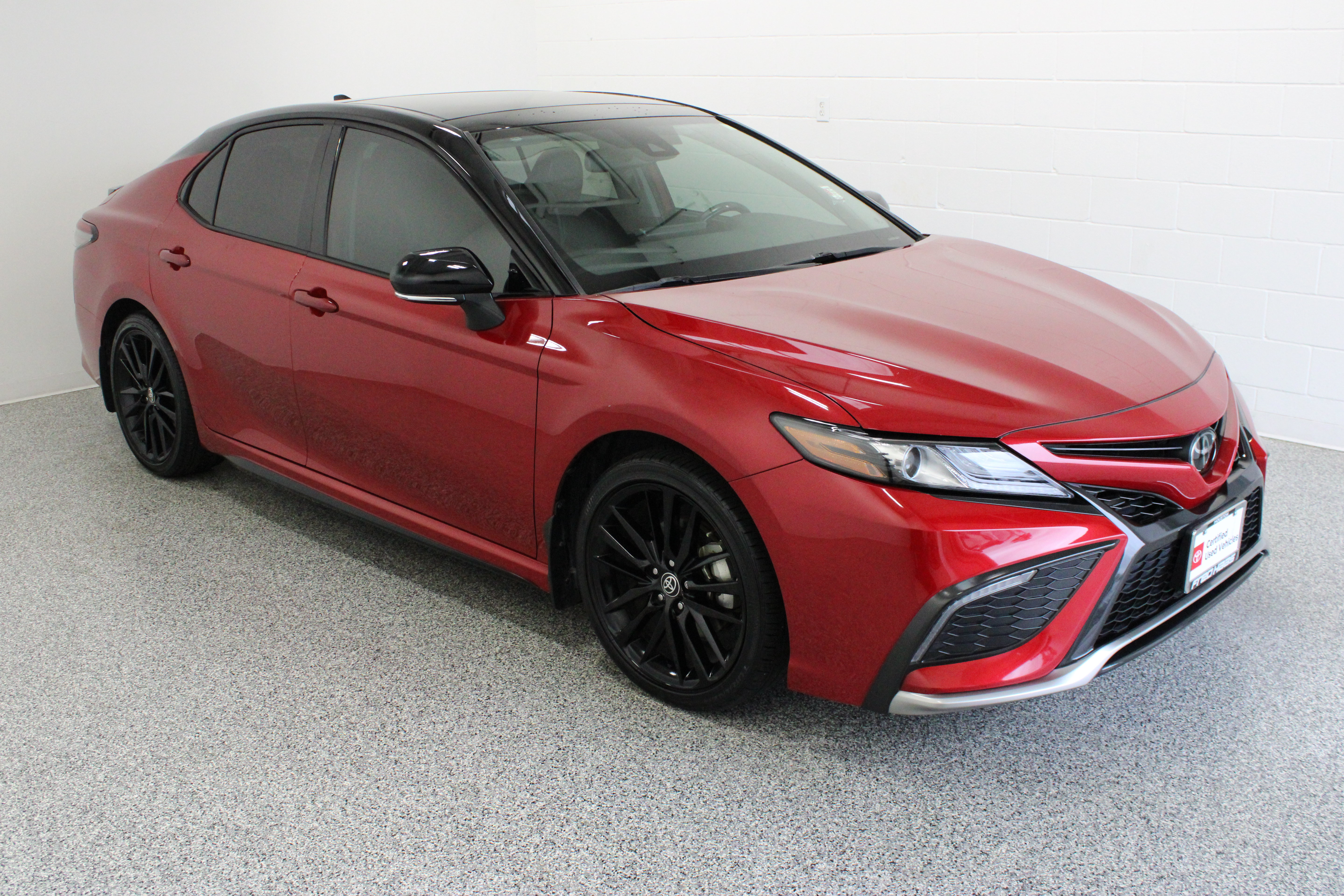 Used 2024 Toyota Camry XSE FWD image 4