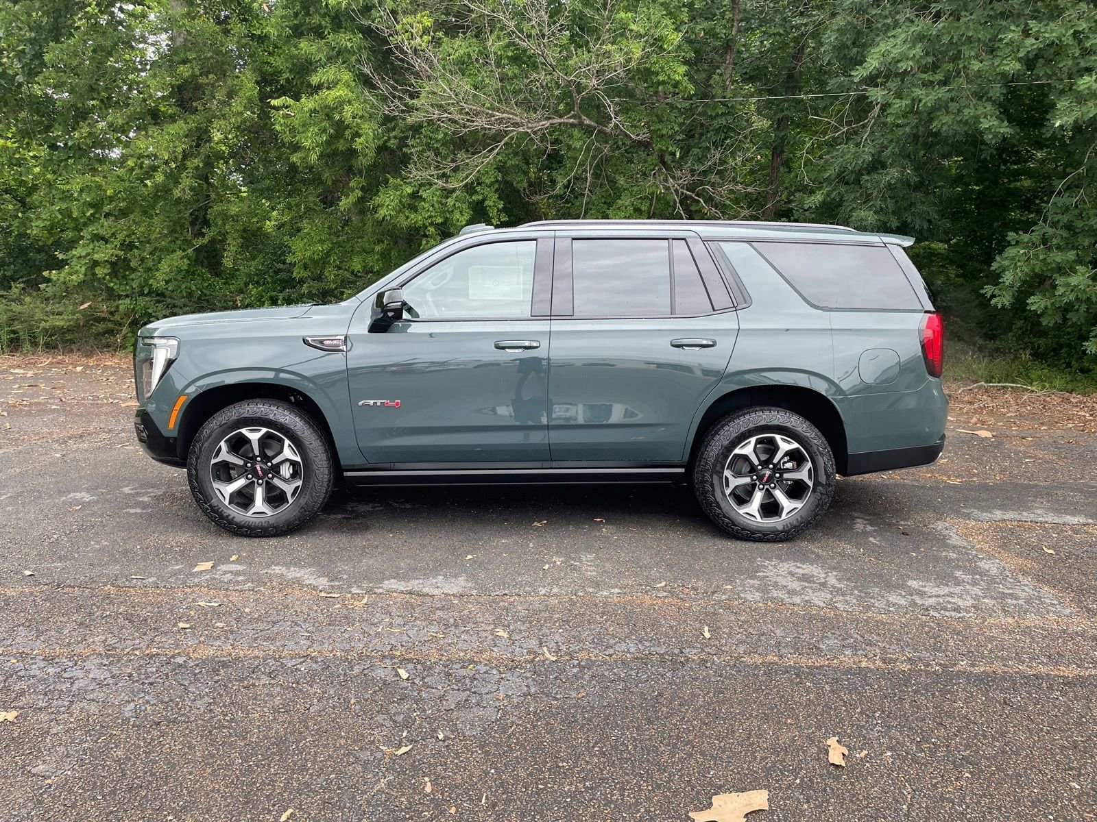 New 2026 GMC Yukon AT4 w/ AT4 Premium Package AWD/4WD image 2