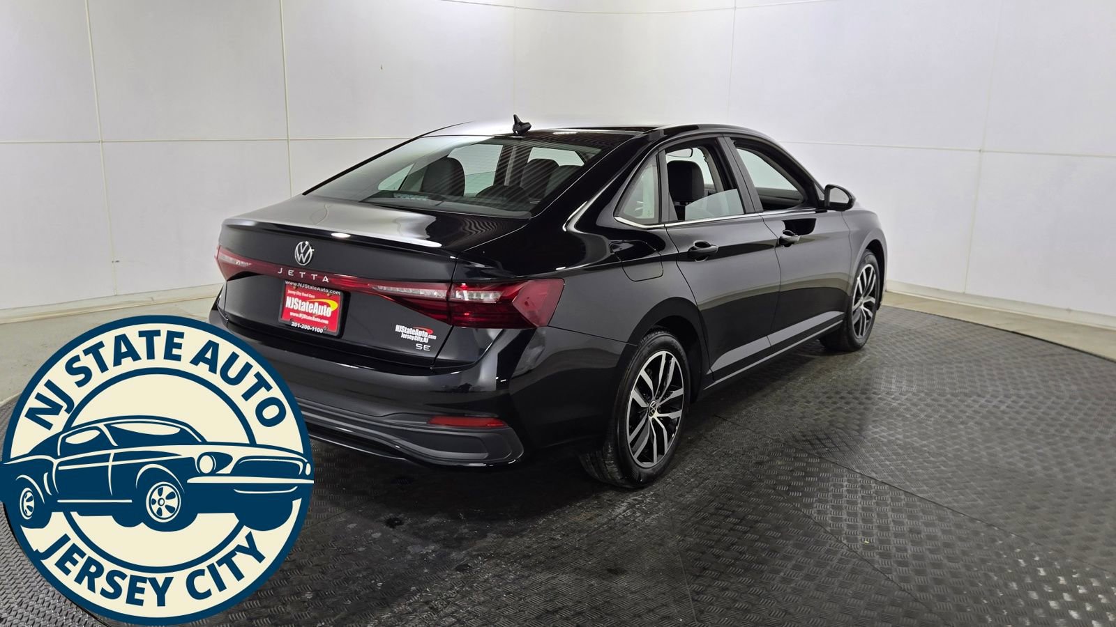 Used 2025 Volkswagen Jetta SE image 7