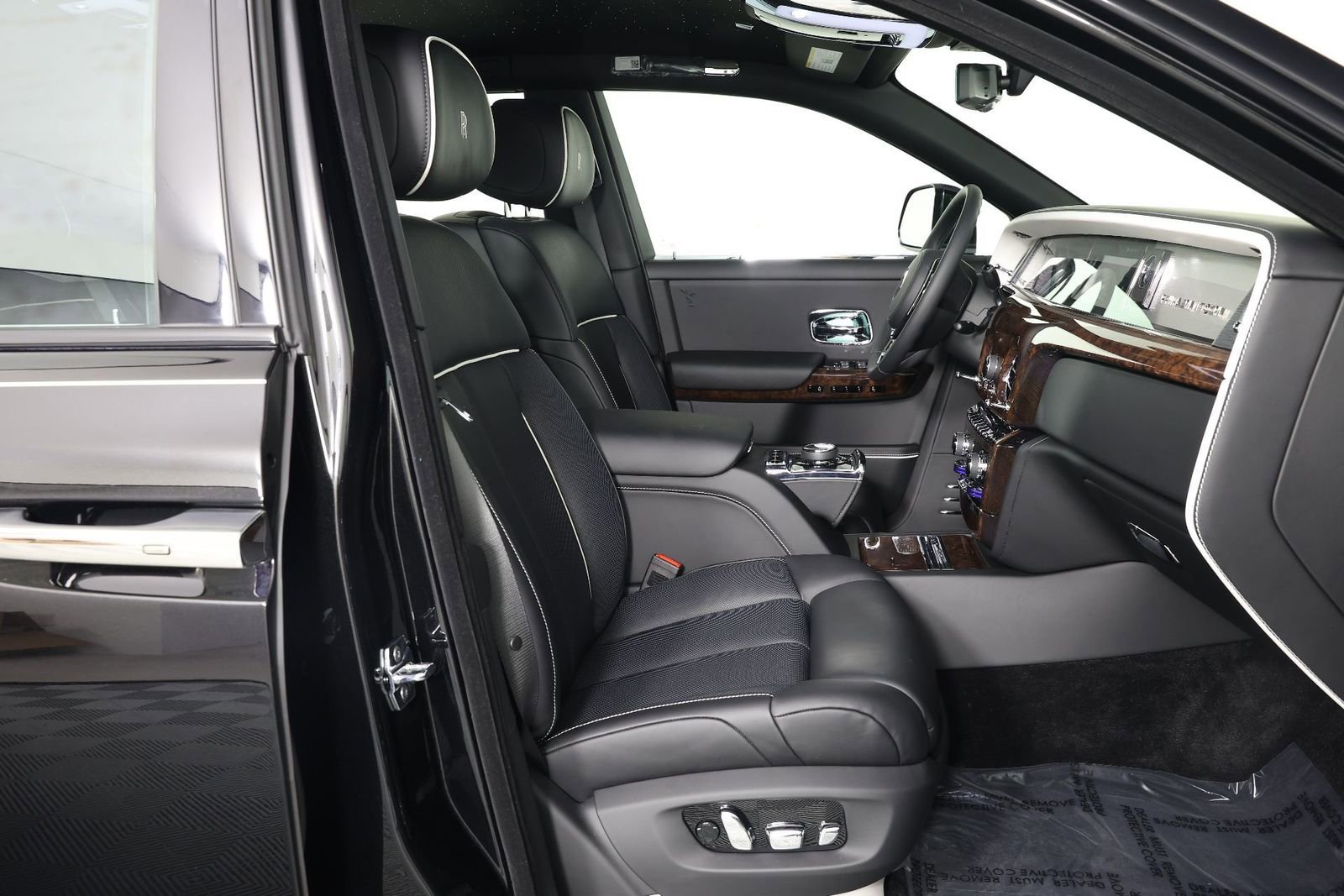 New 2026 Rolls-Royce Phantom Sedan RWD image 35