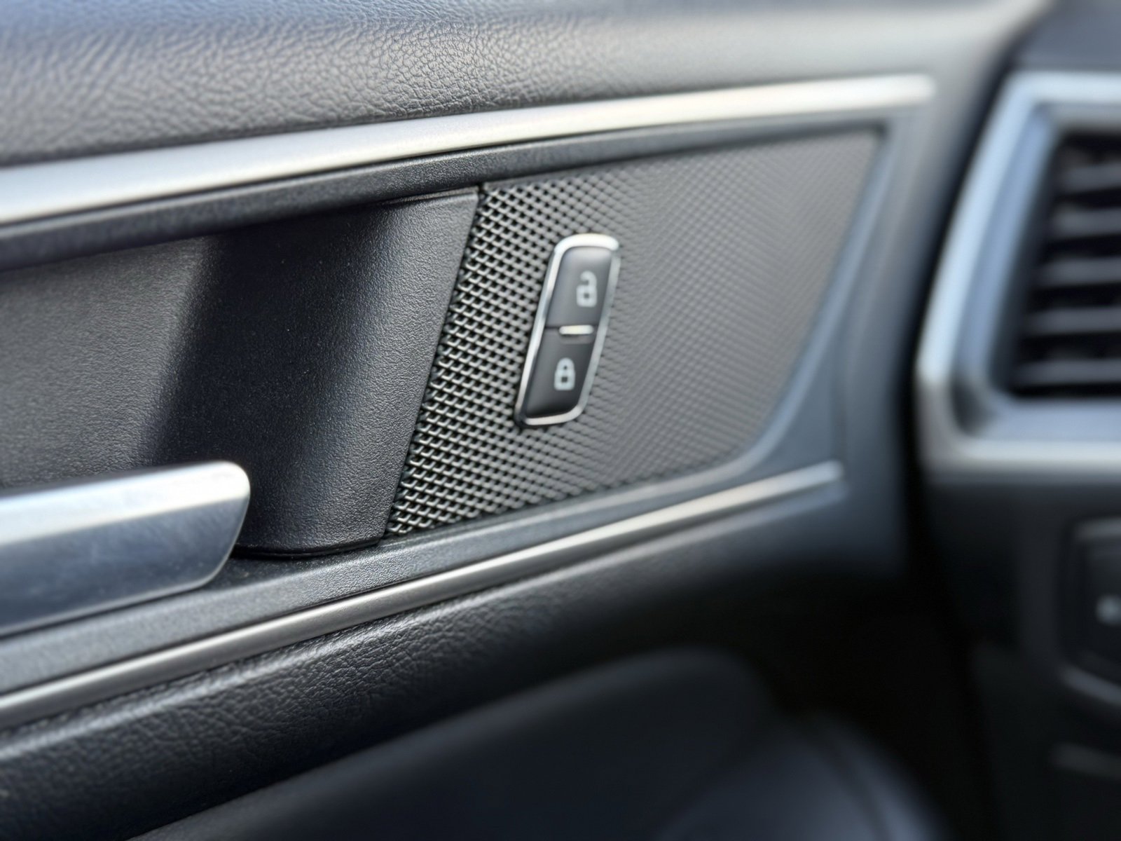 Used 2024 Ford Edge SEL w/ Convenience Package image 20