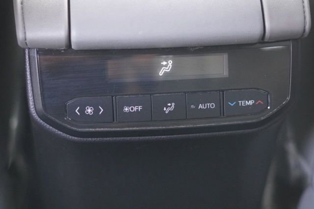 Certified 2024 Toyota Highlander XLE image 33