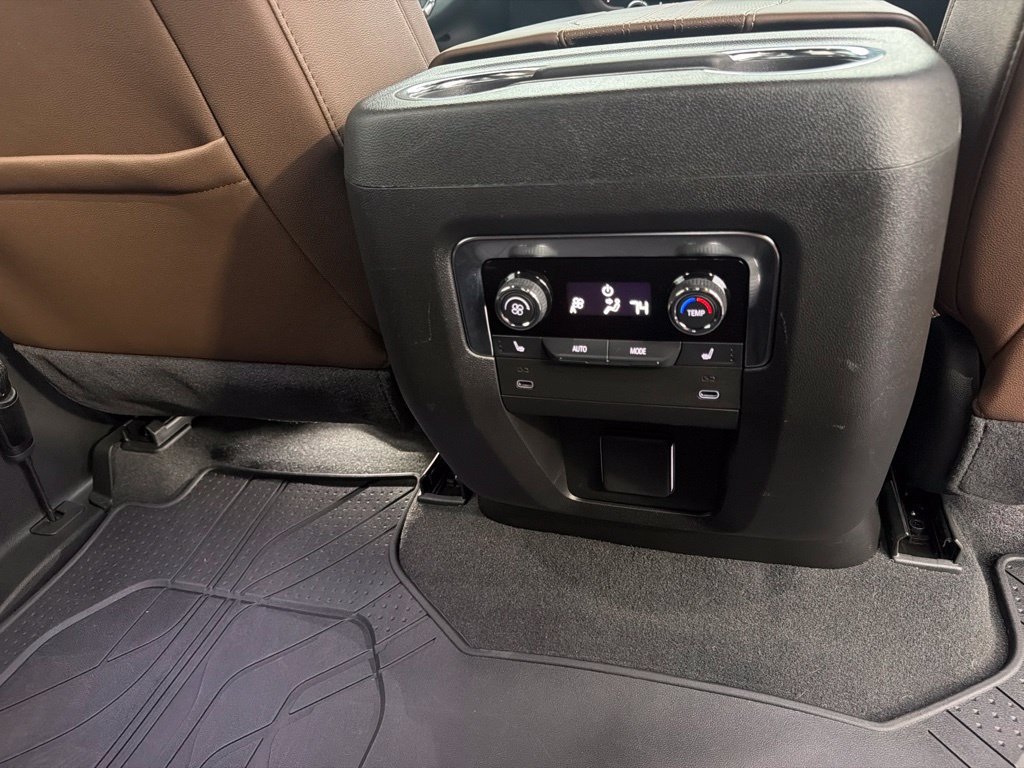 Used 2025 Chevrolet Tahoe High Country AWD/4WD image 43