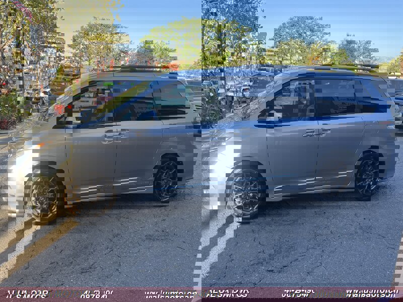 Used 2015 Toyota Sienna SE w/ SE Preferred Package FWD image 6
