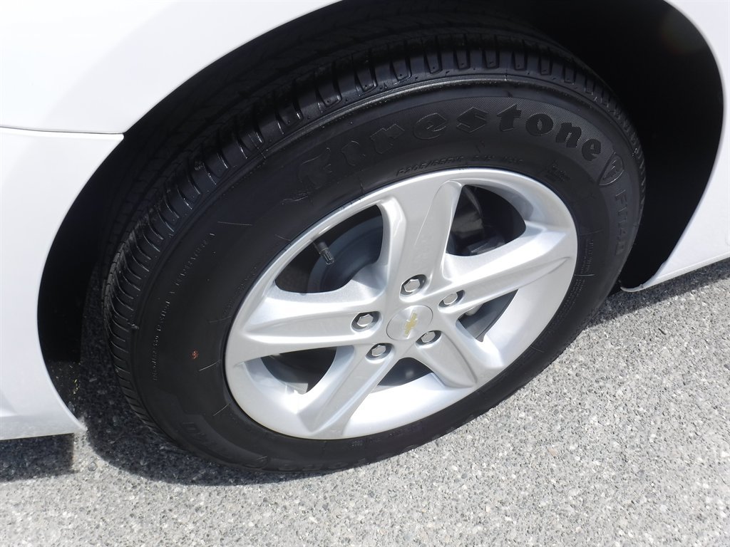 Used 2023 Chevrolet Malibu LS FWD image 4