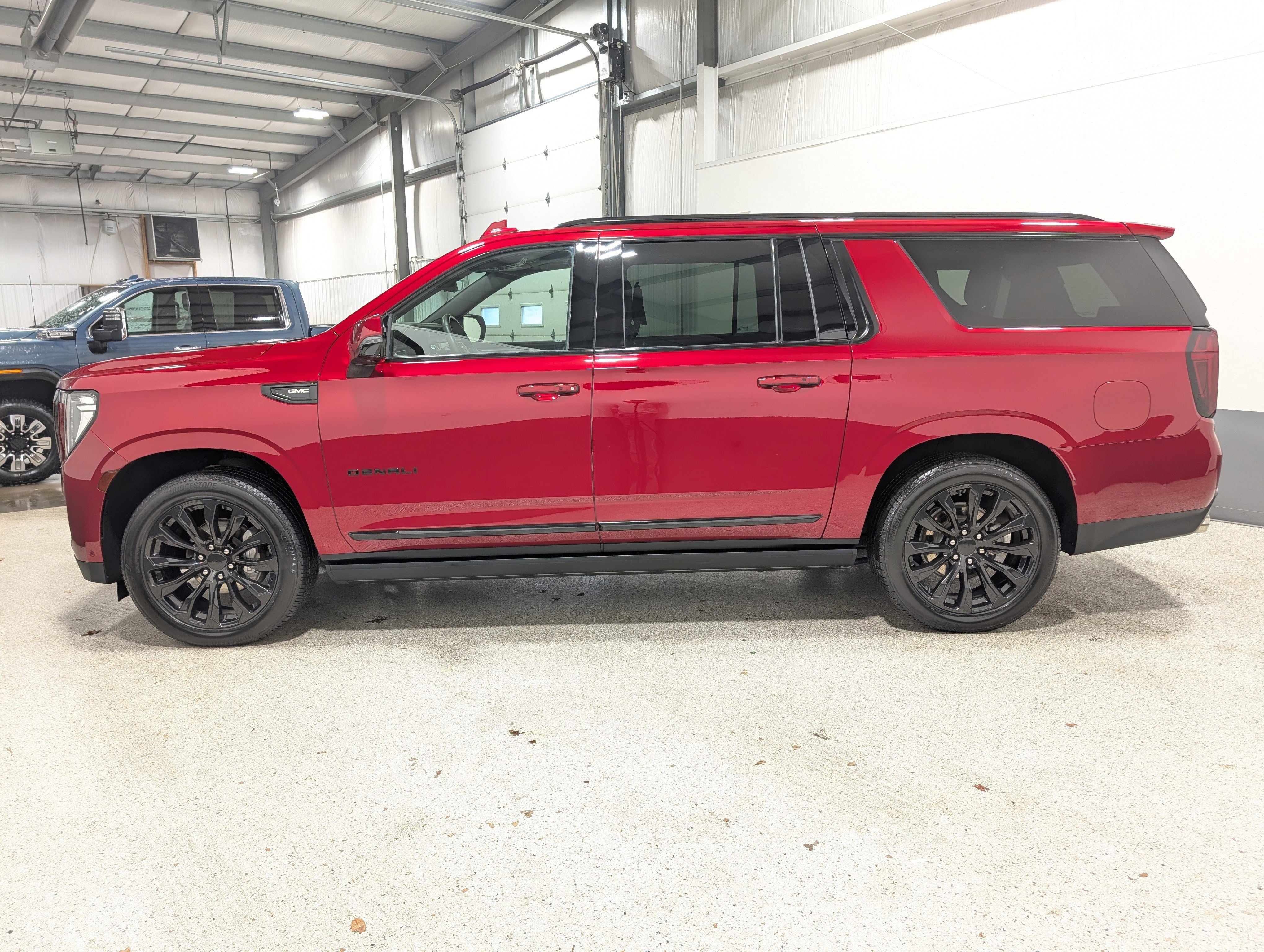 Used 2023 GMC Yukon XL Denali w/ Denali Reserve Package image 6