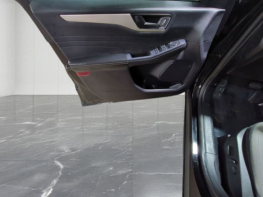 Used 2022 Ford Escape SE w/ Convenience Package image 13