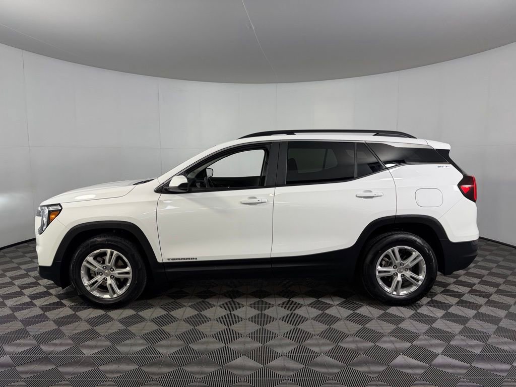 Used 2023 GMC Terrain SLE w/ Driver Convenience Package image 10