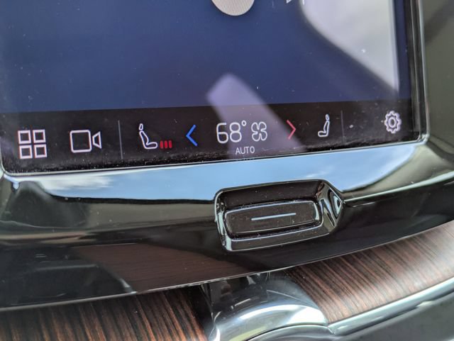 Certified 2023 Volvo XC60 B5 Plus AWD/4WD image 28