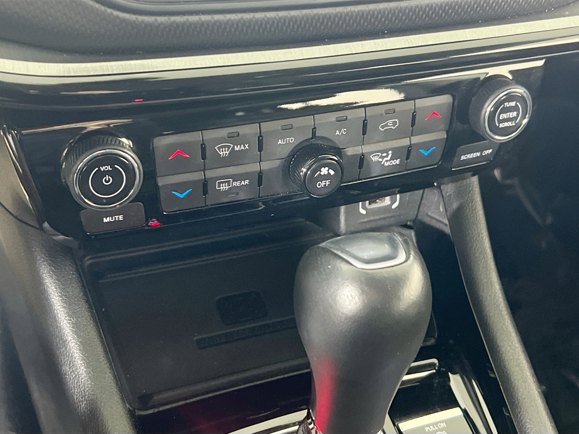 Used 2022 Jeep Compass Trailhawk w/ Trailhawk Elite Group image 16