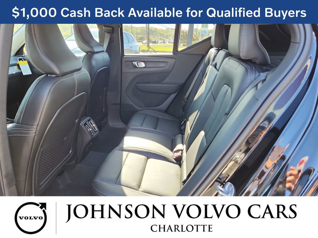 New 2026 Volvo XC40 B5 Core w/ Climate Package AWD/4WD image 5
