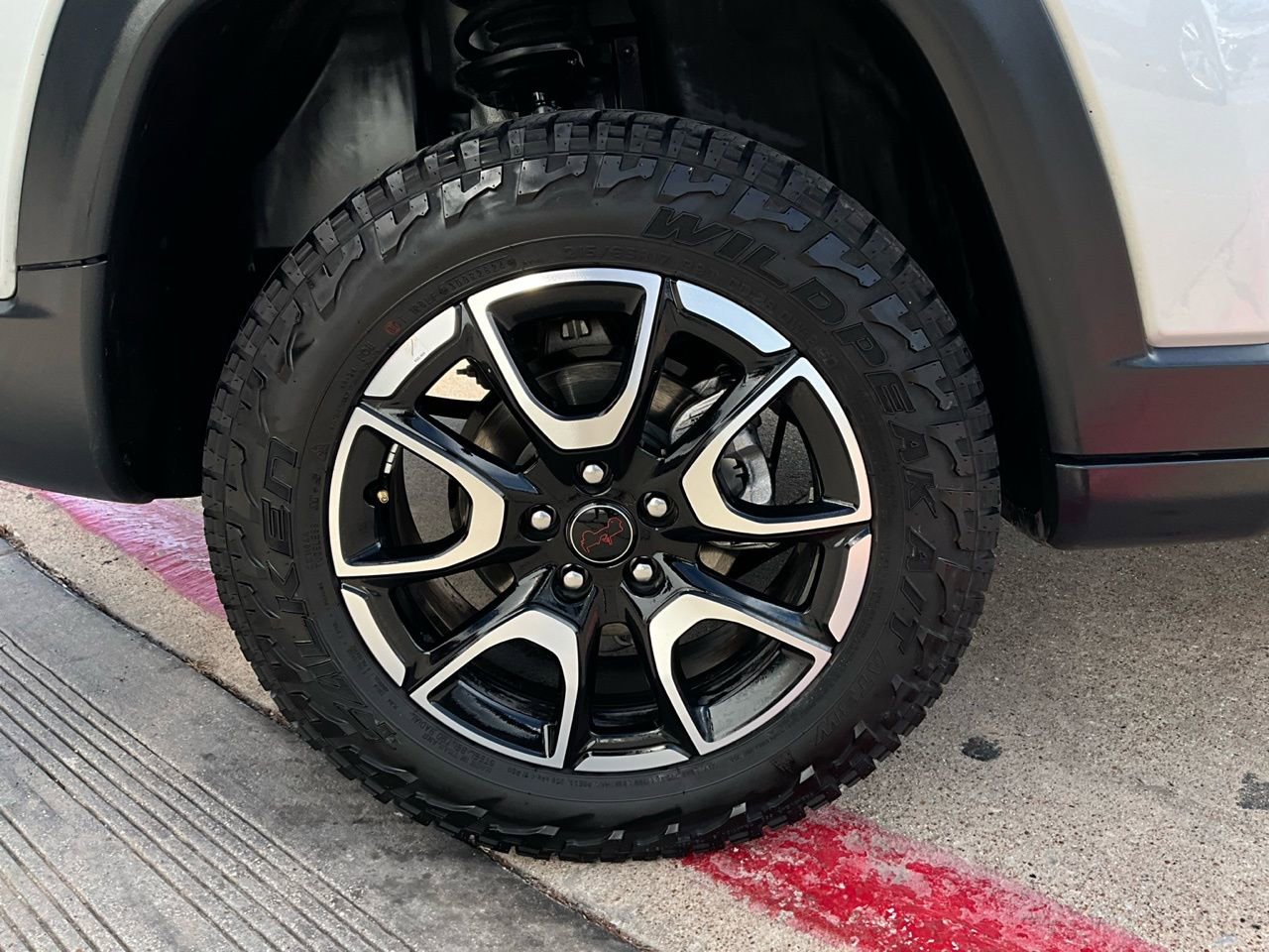 Used 2025 Jeep Compass Trailhawk image 9