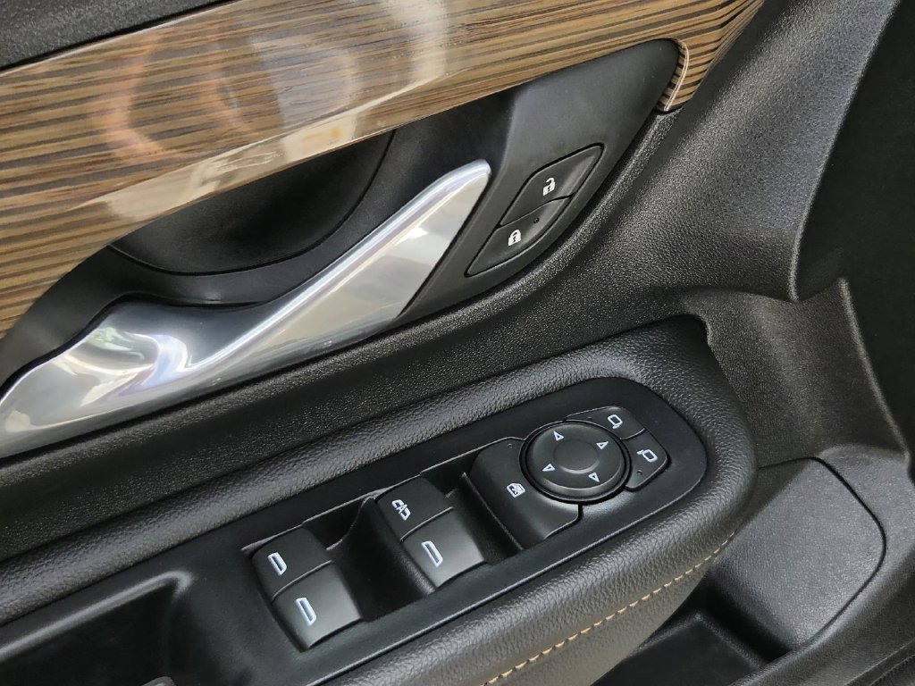 Used 2020 GMC Terrain SLE FWD image 17