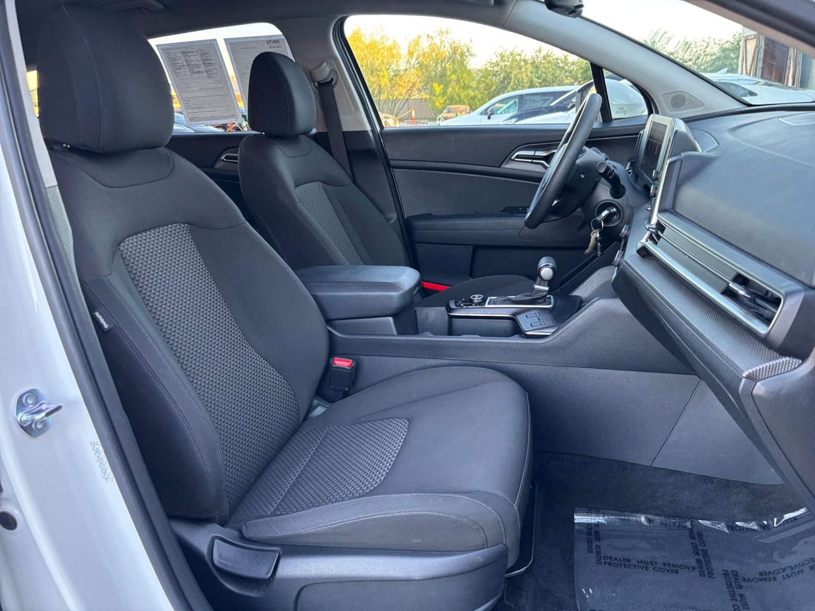 Used 2025 Kia Sportage LX FWD image 34