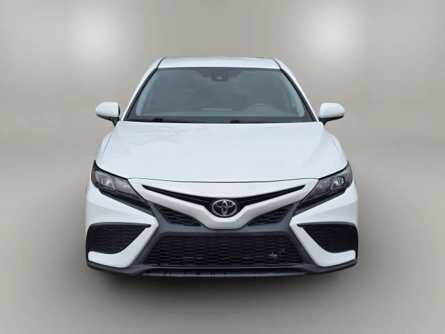 Used 2021 Toyota Camry SE FWD image 2