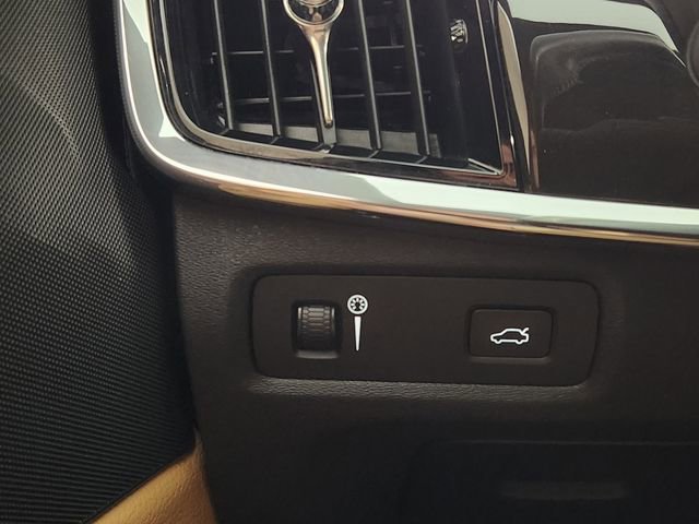 Used 2018 Volvo S90 T5 Momentum w/ Convenience Package FWD image 22