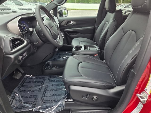 New 2027 Chrysler Pacifica Select FWD image 3