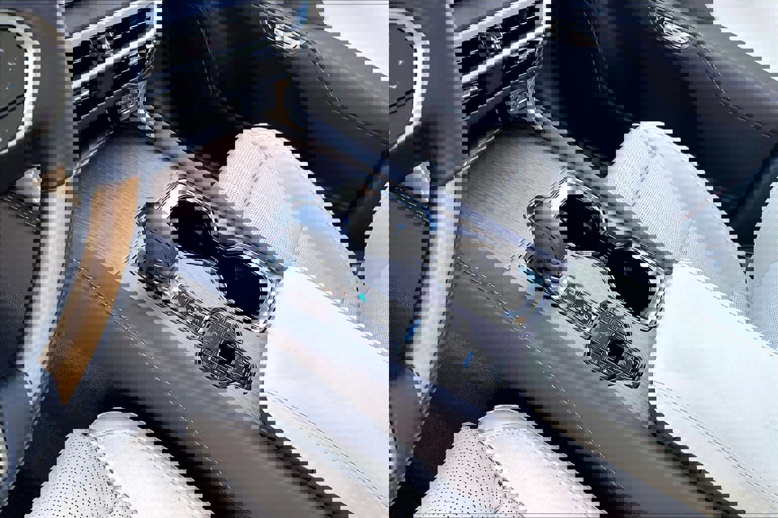 Certified 2025 Lexus RX 450h Luxury w/ Convenience Package image 27