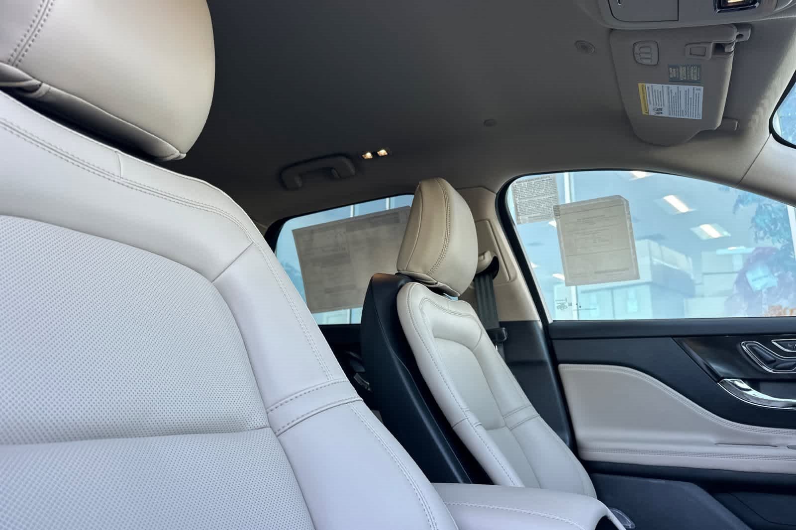 Used 2025 Lincoln Corsair Premiere w/ Equipment Group 101A image 18