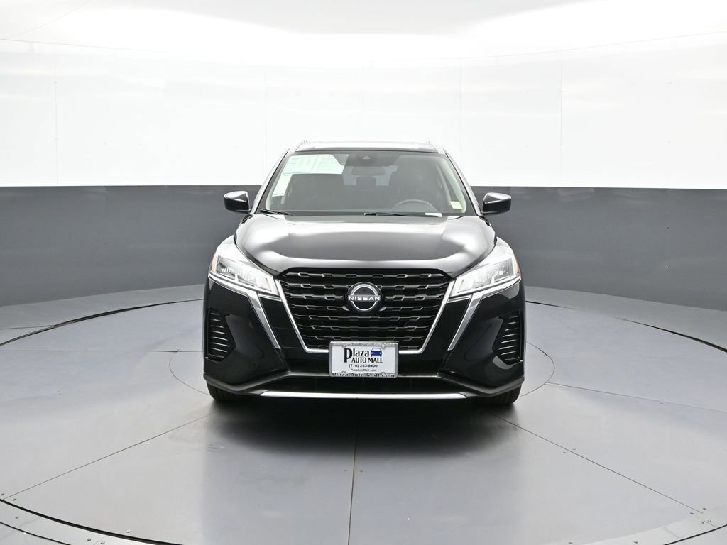 Used 2023 Nissan Kicks SV image 2