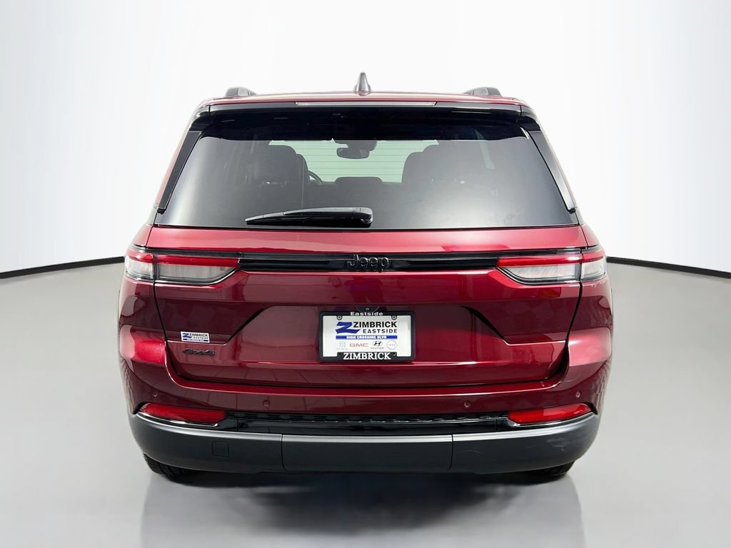 Used 2022 Jeep Grand Cherokee Altitude AWD/4WD image 6