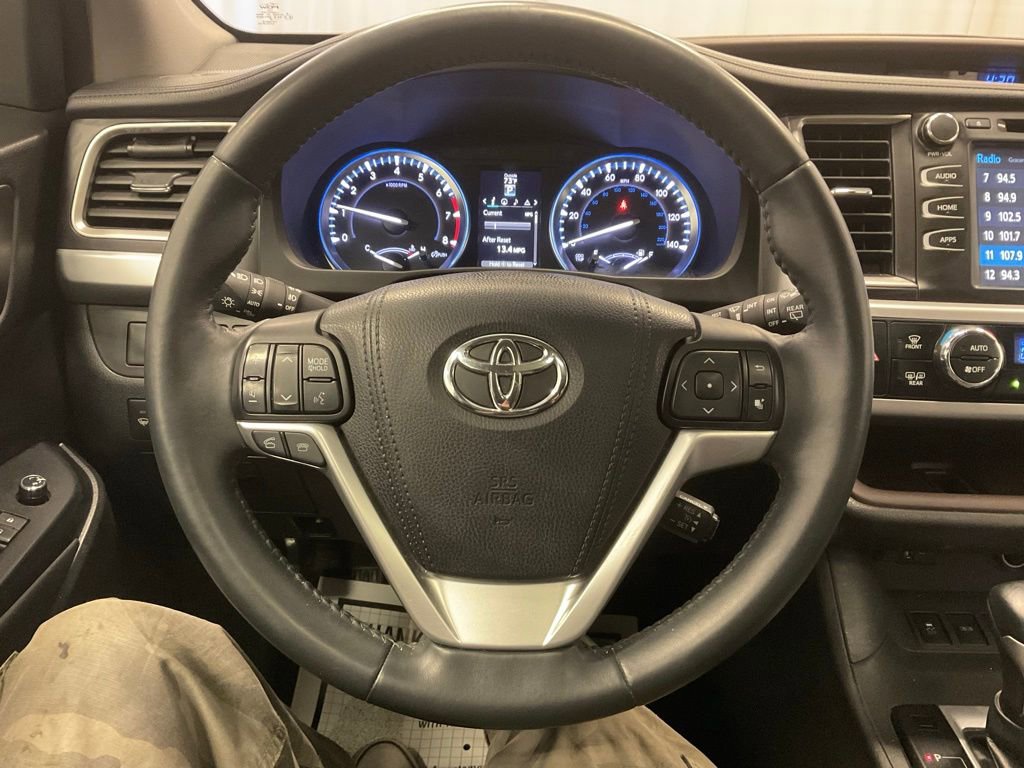 Used 2016 Toyota Highlander XLE AWD/4WD image 4