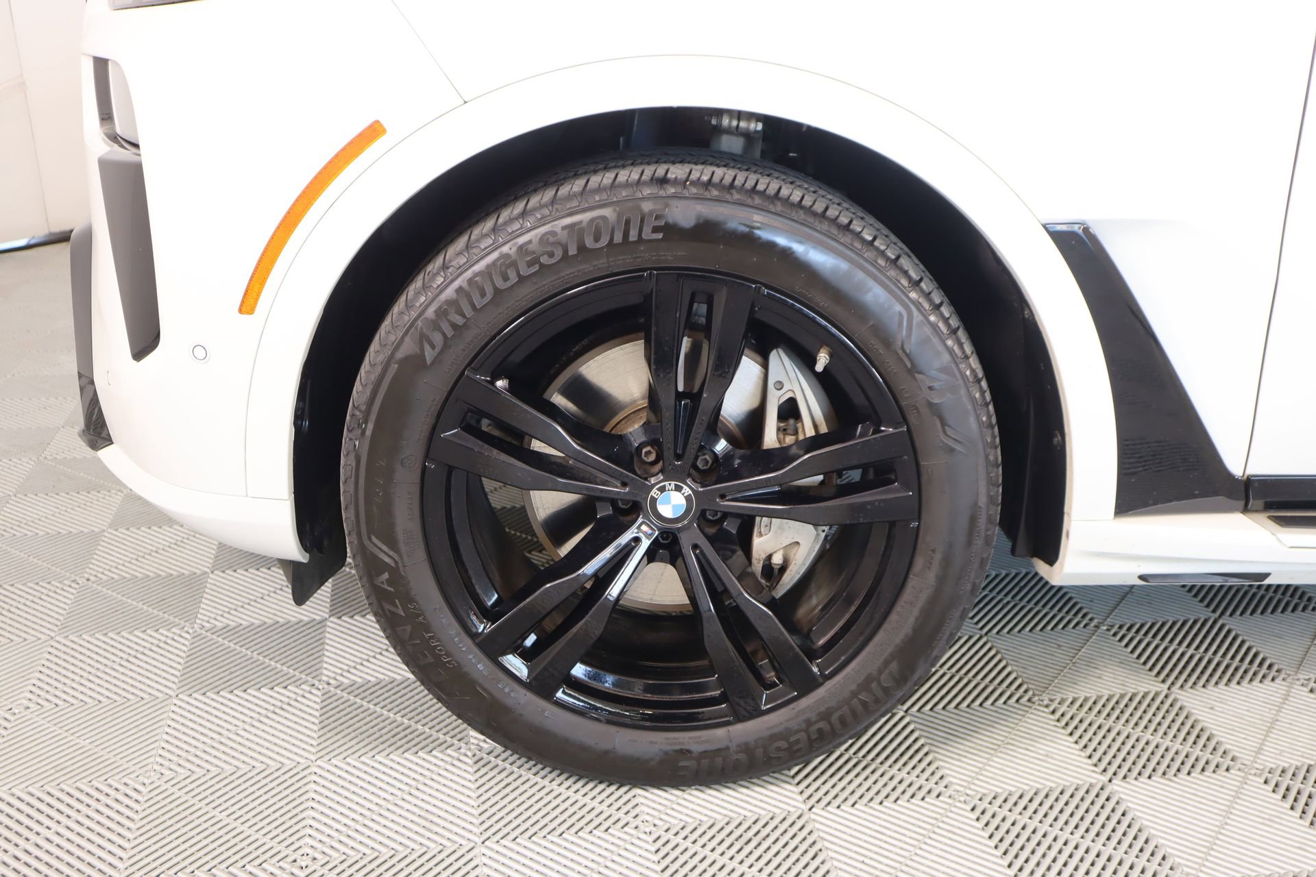 Used 2024 BMW X7 xDrive40i w/ Executive Package image 20