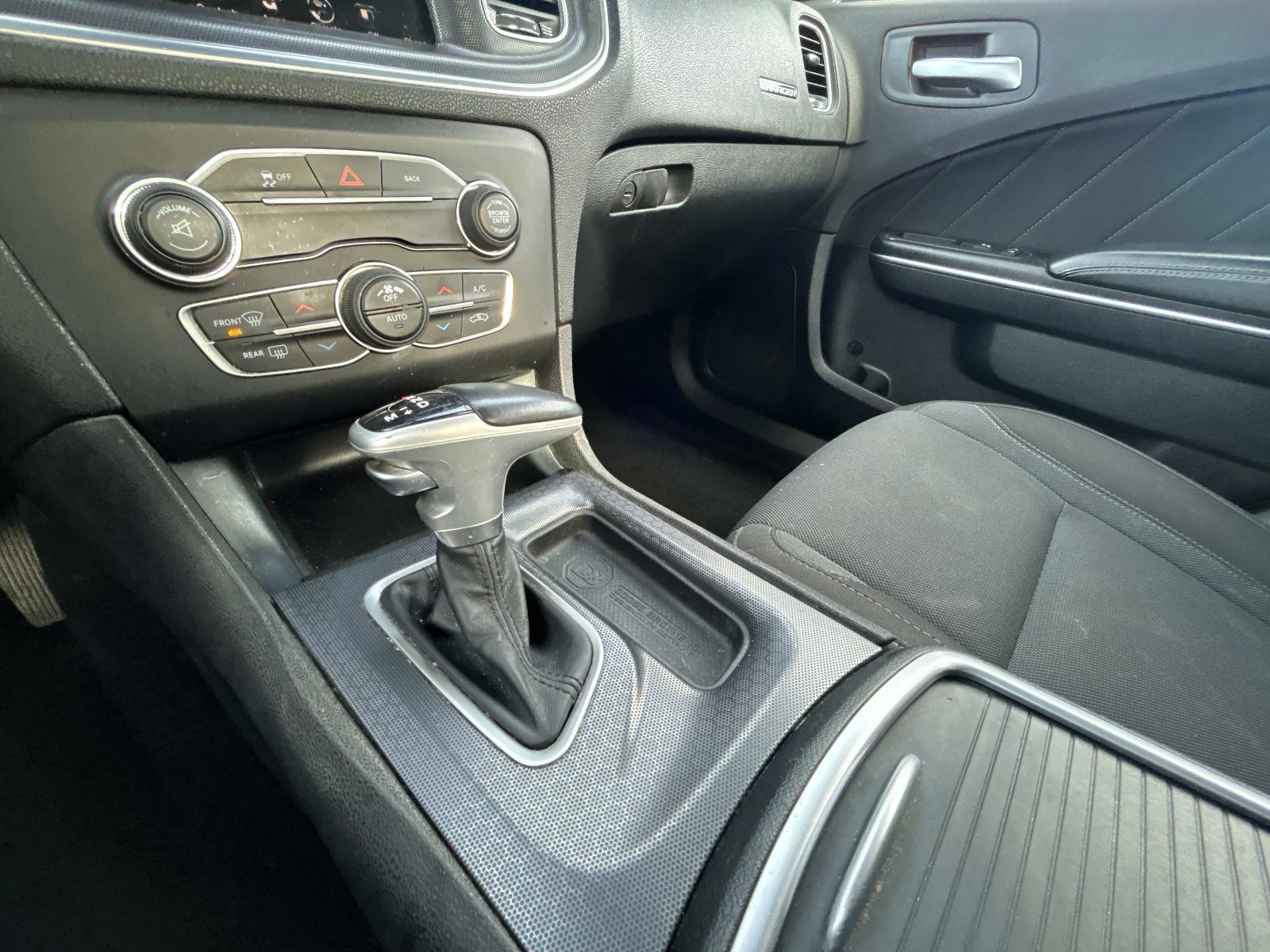 Used 2016 Dodge Charger SXT image 31