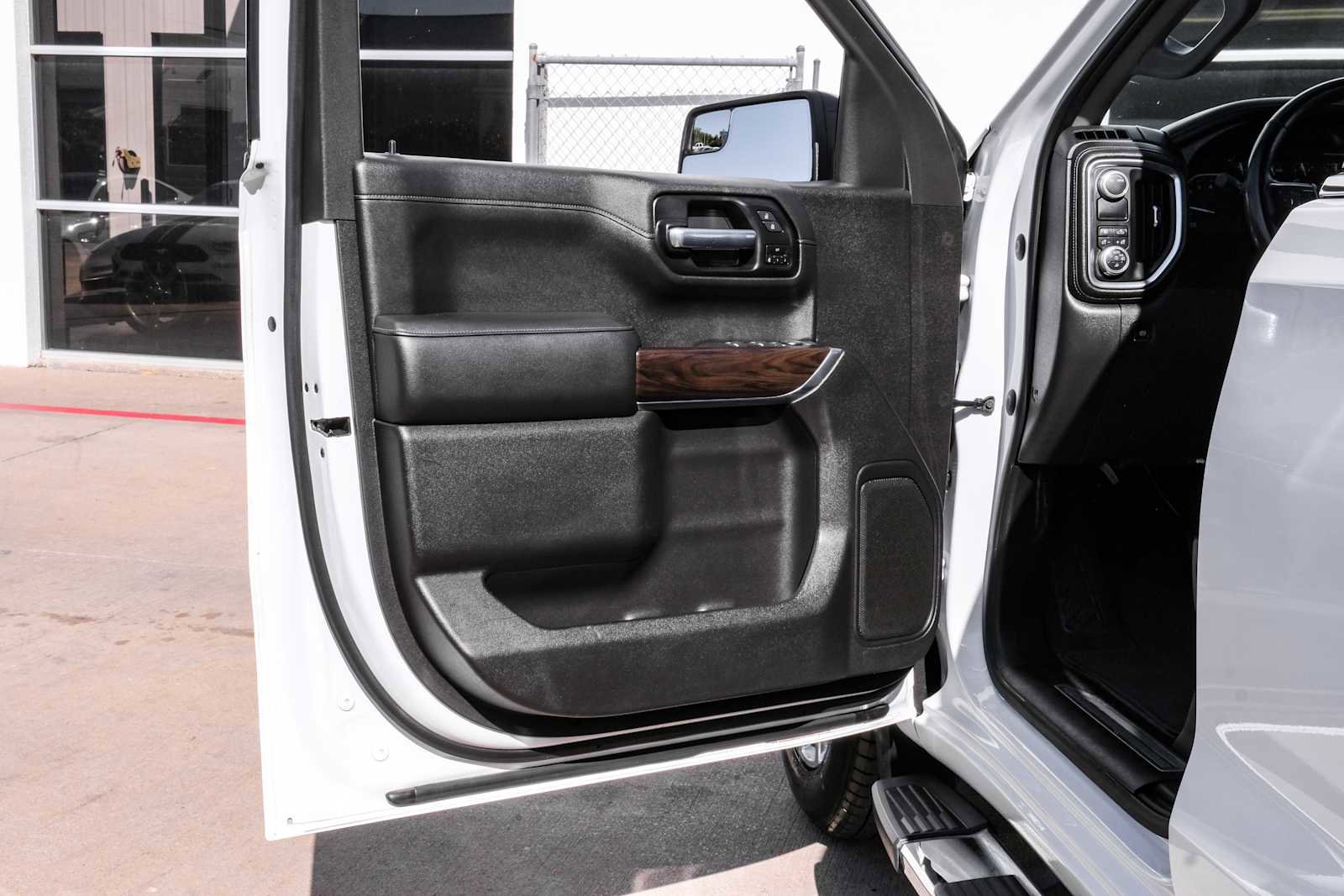 Used 2020 GMC Sierra 1500 SLT image 44