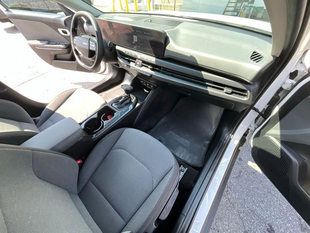 Used 2025 Kia K4 LXS image 30