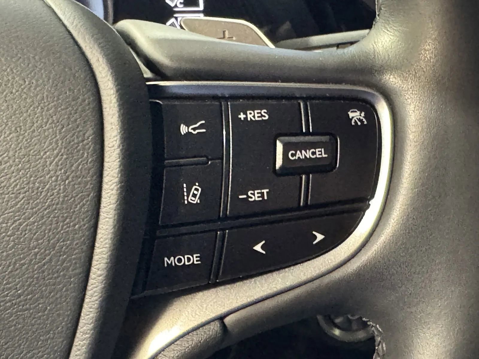 Used 2024 Lexus ES 300h w/ Premium Package image 14