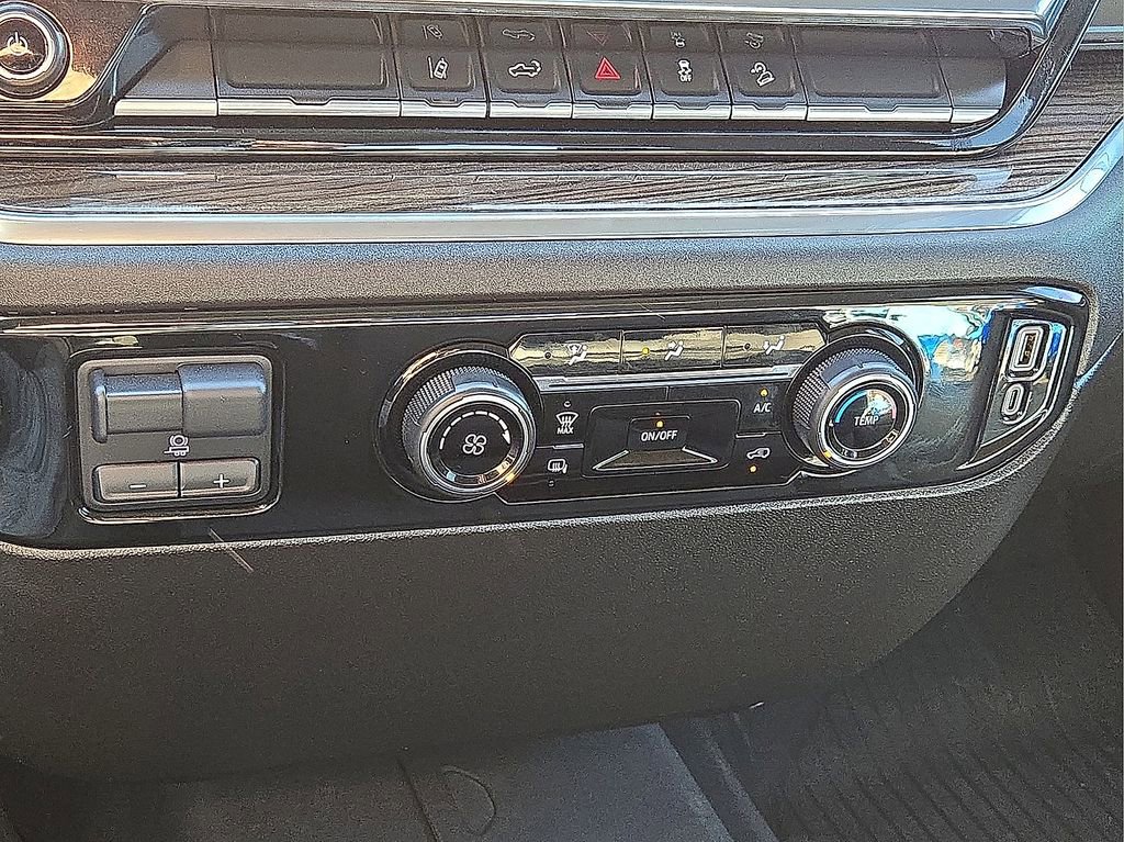 Used 2024 Chevrolet Silverado 2500 LT image 28