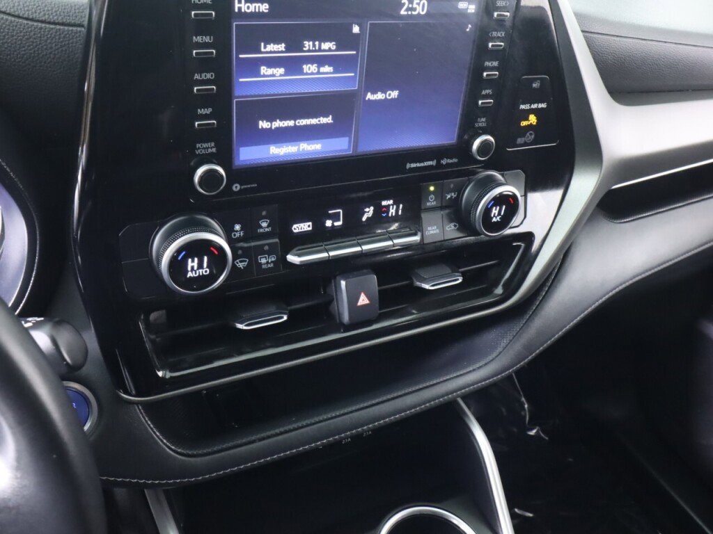 Used 2021 Toyota Highlander LE image 16