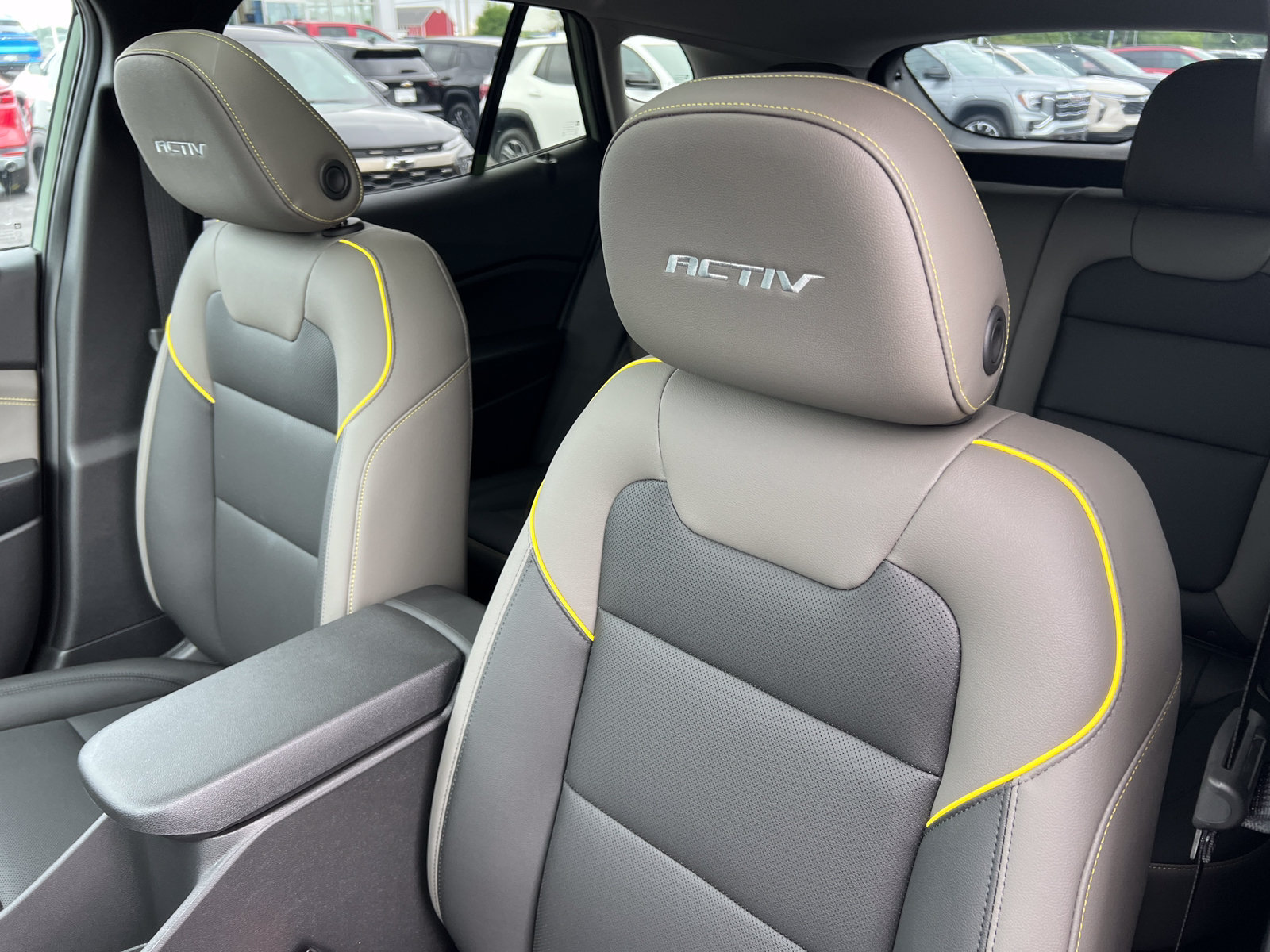 New 2026 Chevrolet Trax ACTIV w/ Sunroof Package FWD image 11