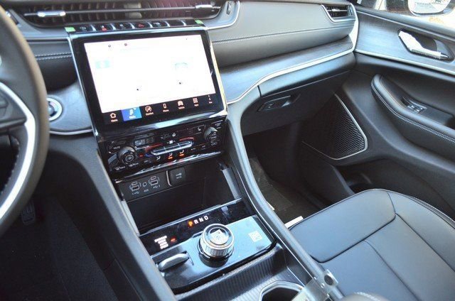 New 2025 Jeep Grand Cherokee Limited w/ Black Appearance Package image 20