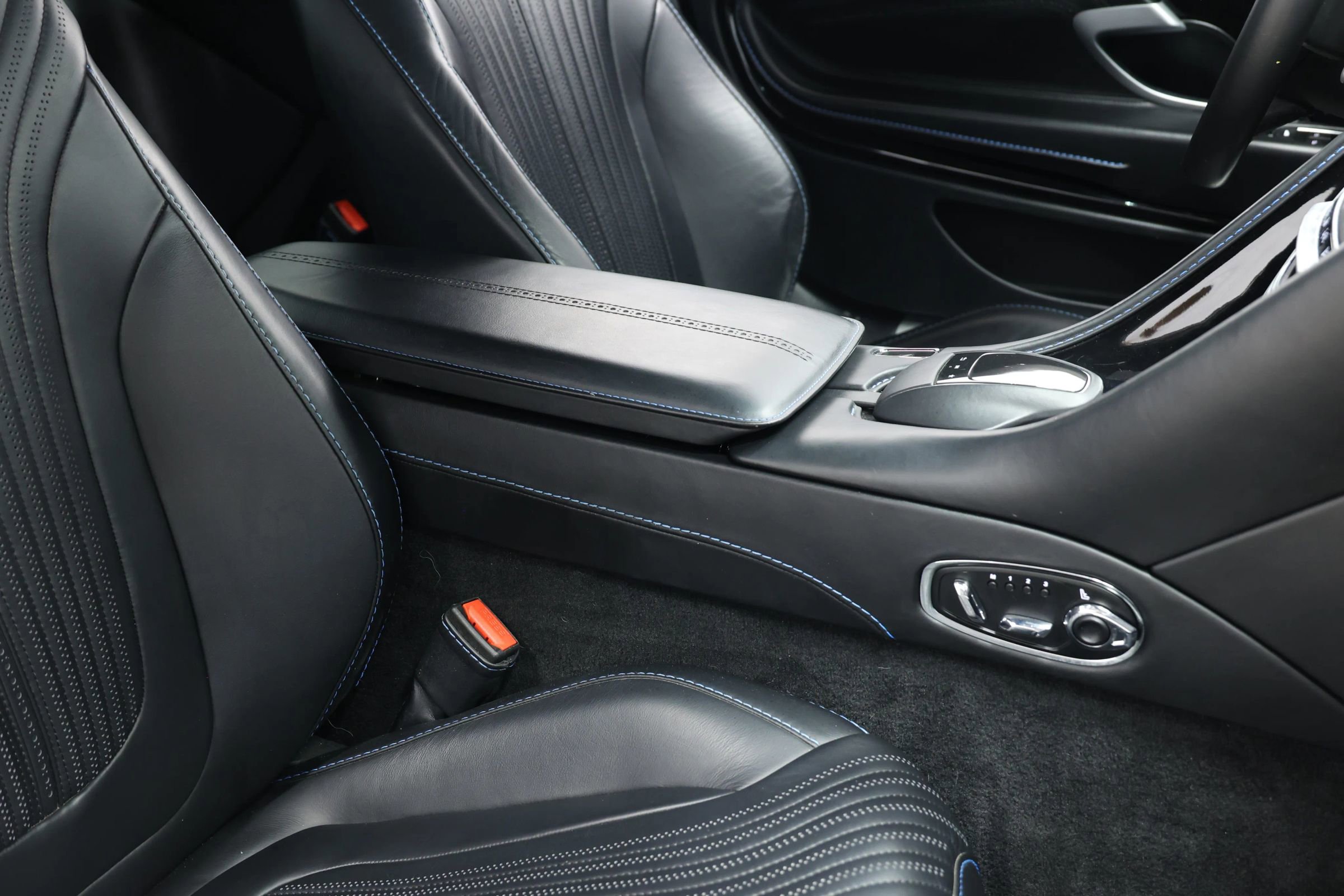 Used 2018 Aston Martin DB11 V12 image 83