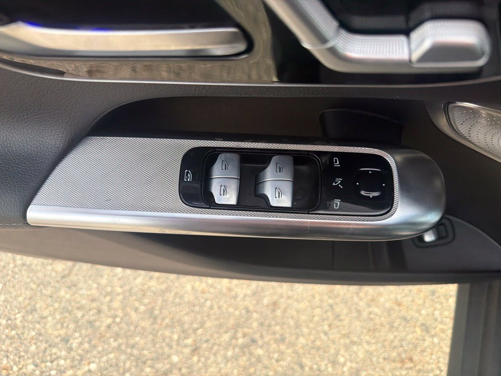 Used 2023 Mercedes-Benz GLC 300 4MATIC image 10