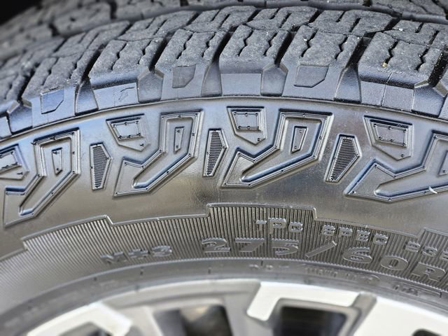 Used 2025 Chevrolet Suburban Z71 image 11