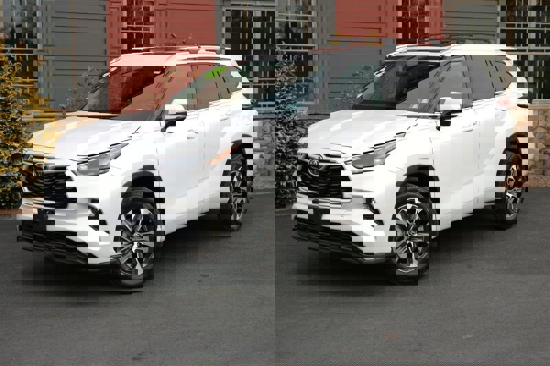 Used 2022 Toyota Highlander XLE