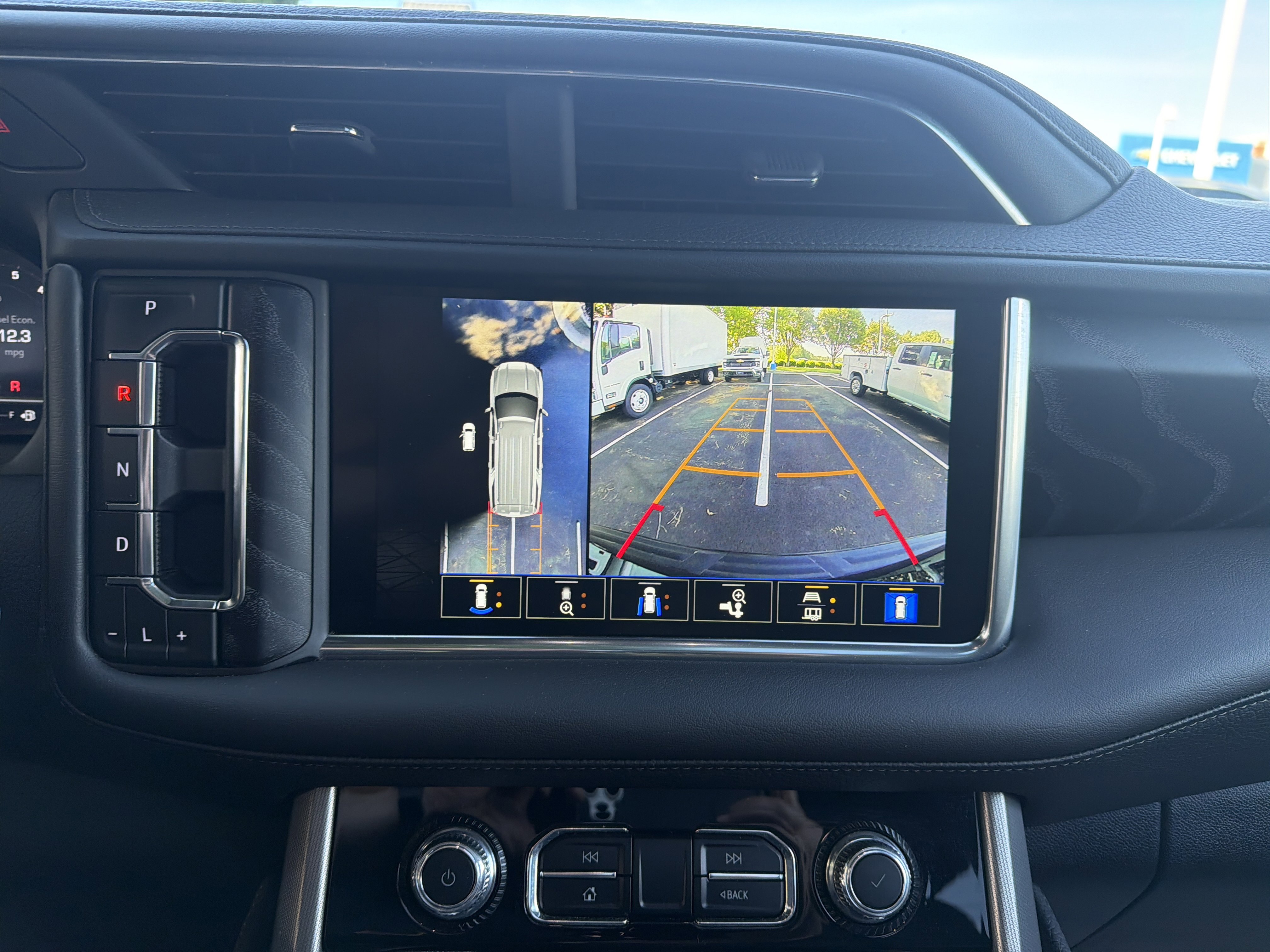 Used 2024 GMC Yukon Denali AWD/4WD image 25