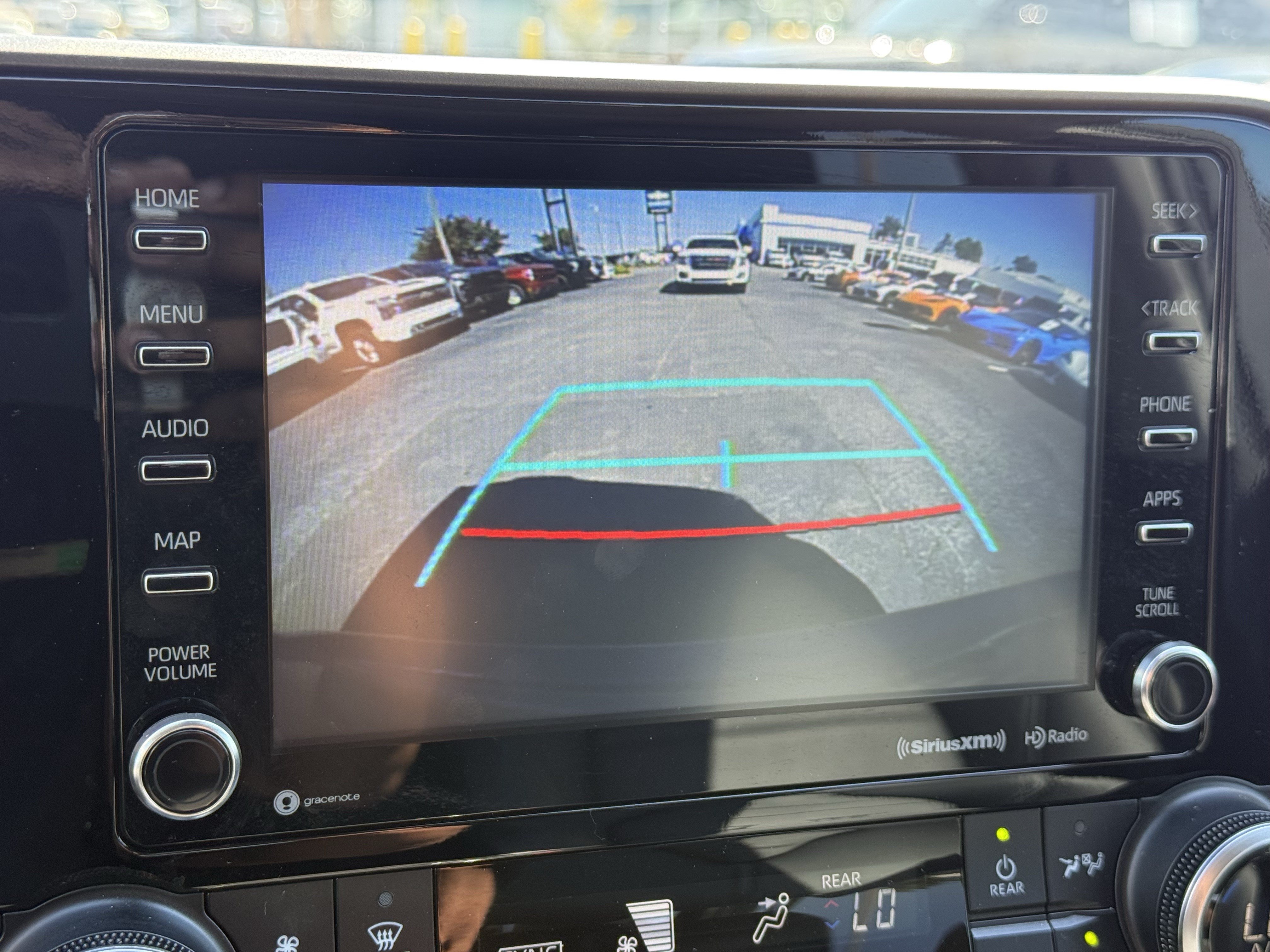 Used 2021 Toyota Highlander XLE AWD/4WD image 24