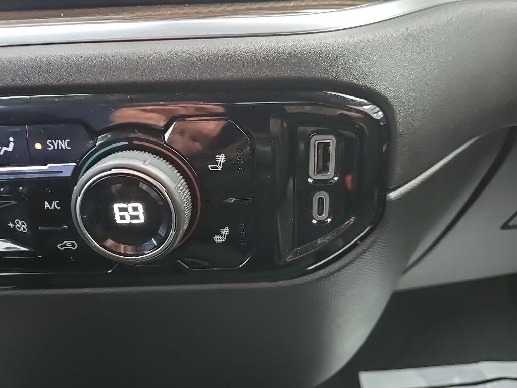 Used 2024 Chevrolet Silverado 2500 LT image 69