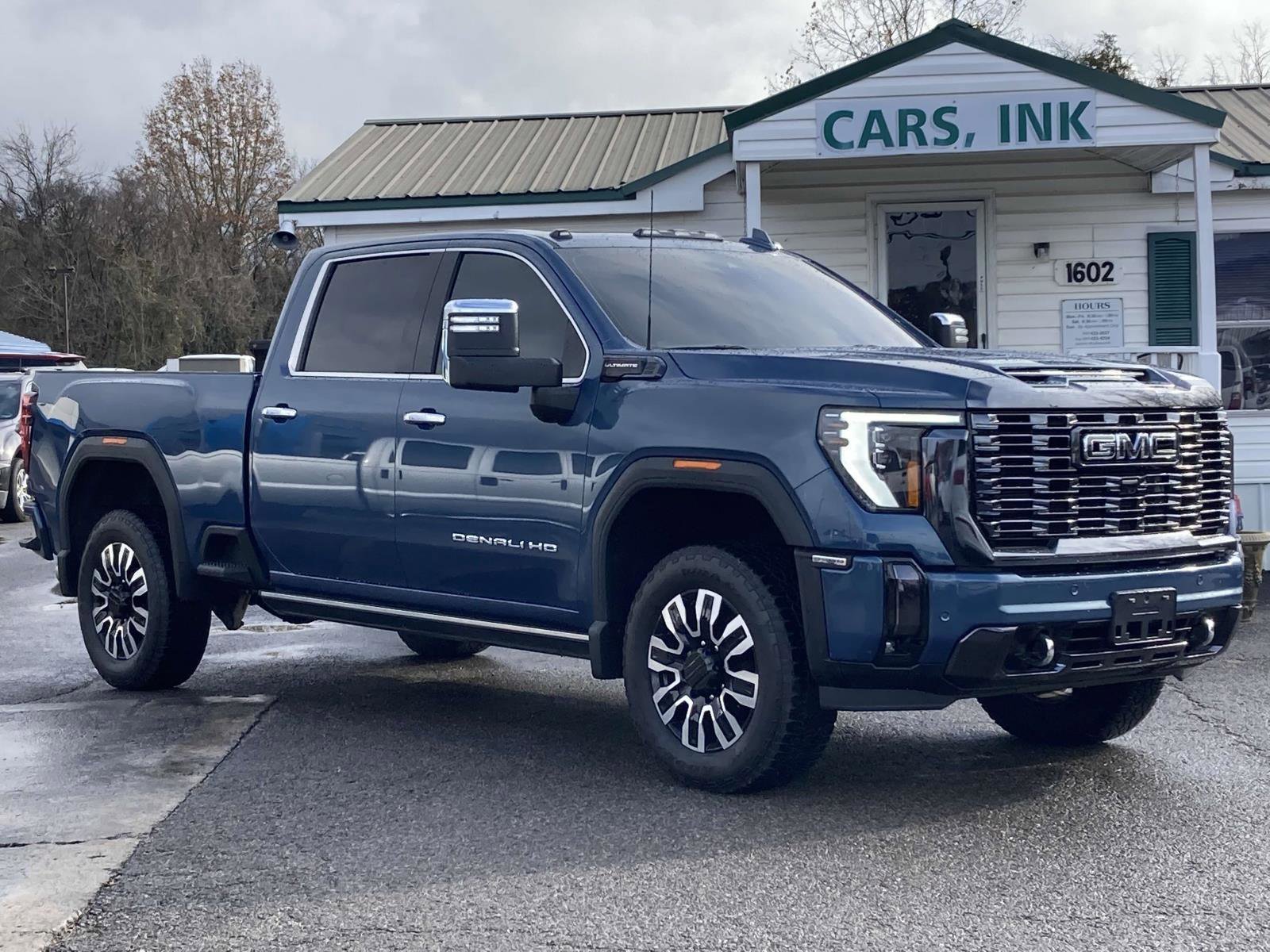 Used 2024 GMC Sierra 2500 Denali Ultimate image 1