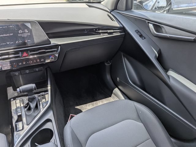Used 2025 Kia Niro LX FWD image 16