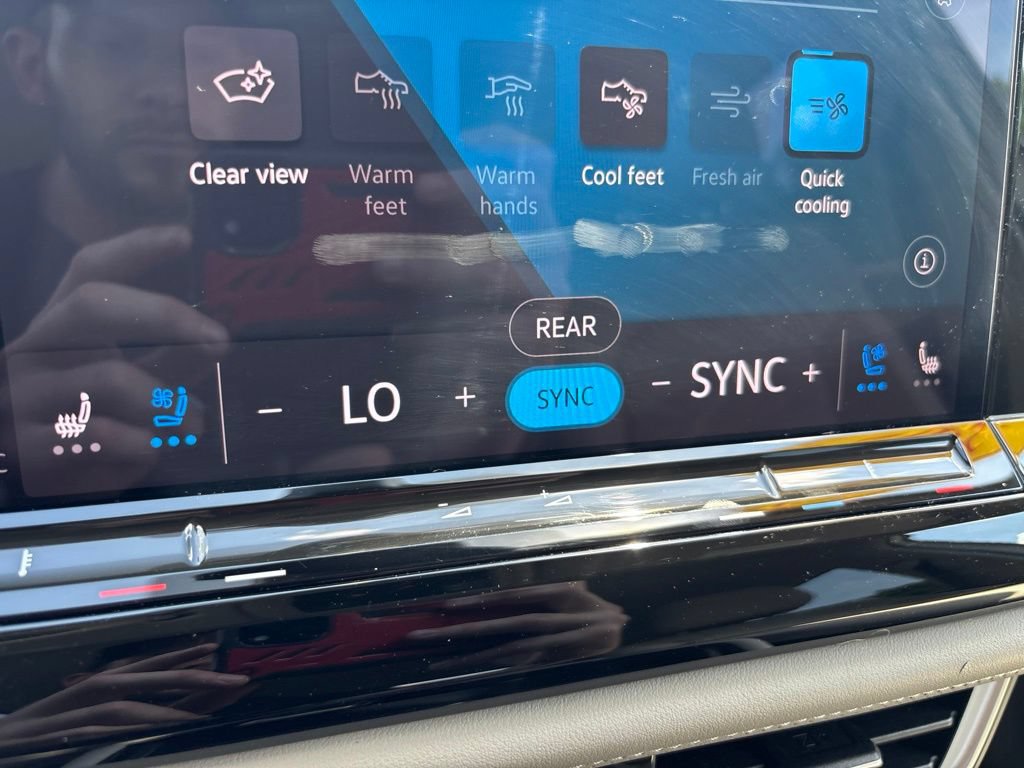 Used 2024 Volkswagen Atlas SE AWD/4WD image 29